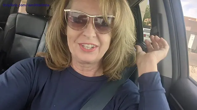 Linda Goes to Kohl′s Satisfy a Hardcore Fan′s Pleasure Need