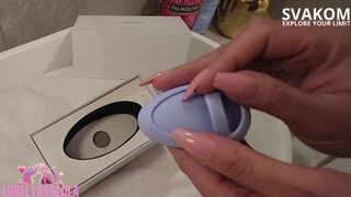 Hot MILF in bathroom, cumming all over her body with Echo2 Svakom