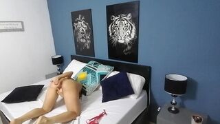RICH MATURE WOMAN UNDRESSED FOR THE CAMERA.