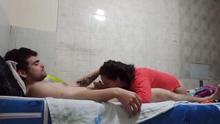 para madrastra cachonda que quiere chupar la polla de su hijastro