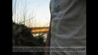 Russian MILF fucks a stranger in the woods and takes a deepthroat