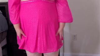 Big ass mature granny in pink dress flashing and showing her sexy panties for the camera - jerk off