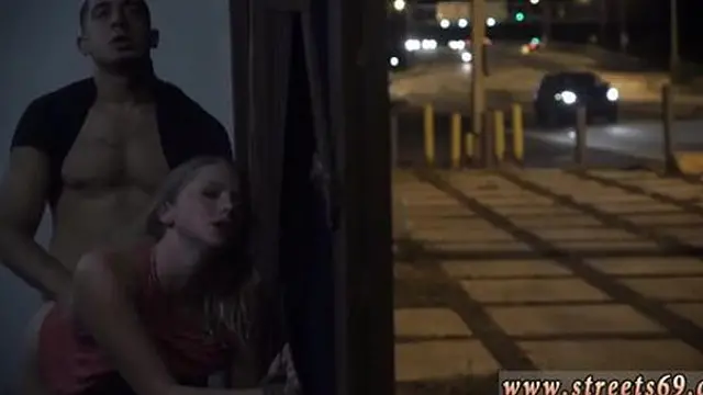 Teen们脱衣撸管户外；复古氛围搭配成熟美眉